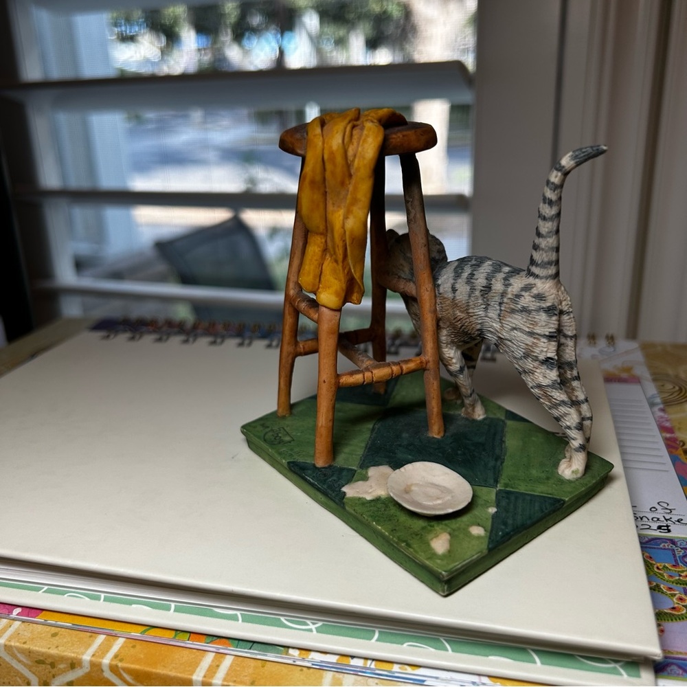 Cat Figurine with Stool - Picture 4 of 5